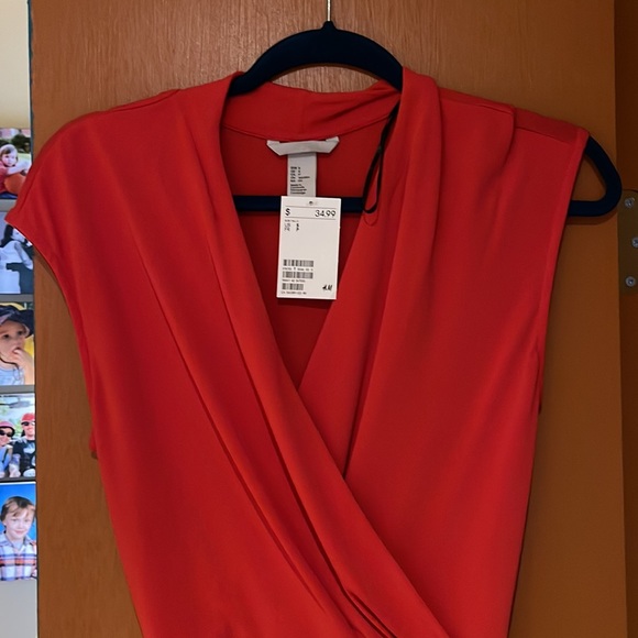 Red size small BNWT dress with tie belt - Picture 2 of 3